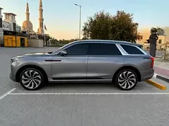 Hongqi E-HS9
