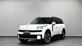 Lynk & Co 900