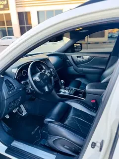 Infiniti QX70