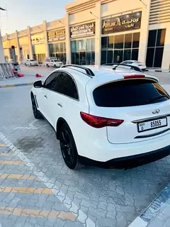 Infiniti QX70