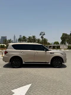 Infiniti QX80