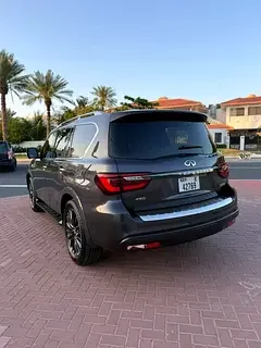 Infiniti QX80