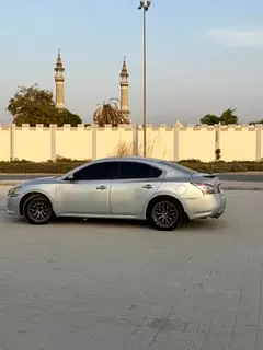 Nissan Maxima