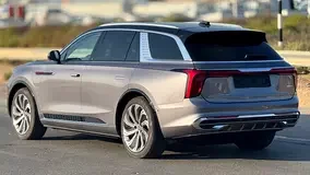 Hongqi E-HS9