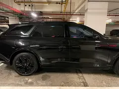 Hongqi E-HS9