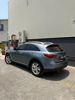 Infiniti QX70