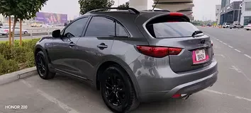 Infiniti QX70