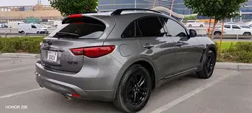 Infiniti QX70
