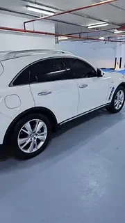 Infiniti QX70