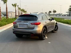 Infiniti QX70