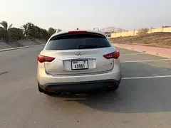 Infiniti QX70