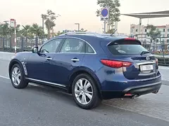 Infiniti QX70