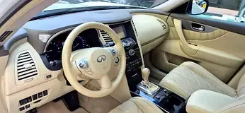 Infiniti QX70