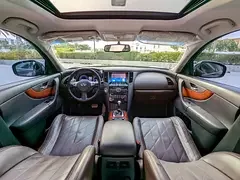 Infiniti QX70