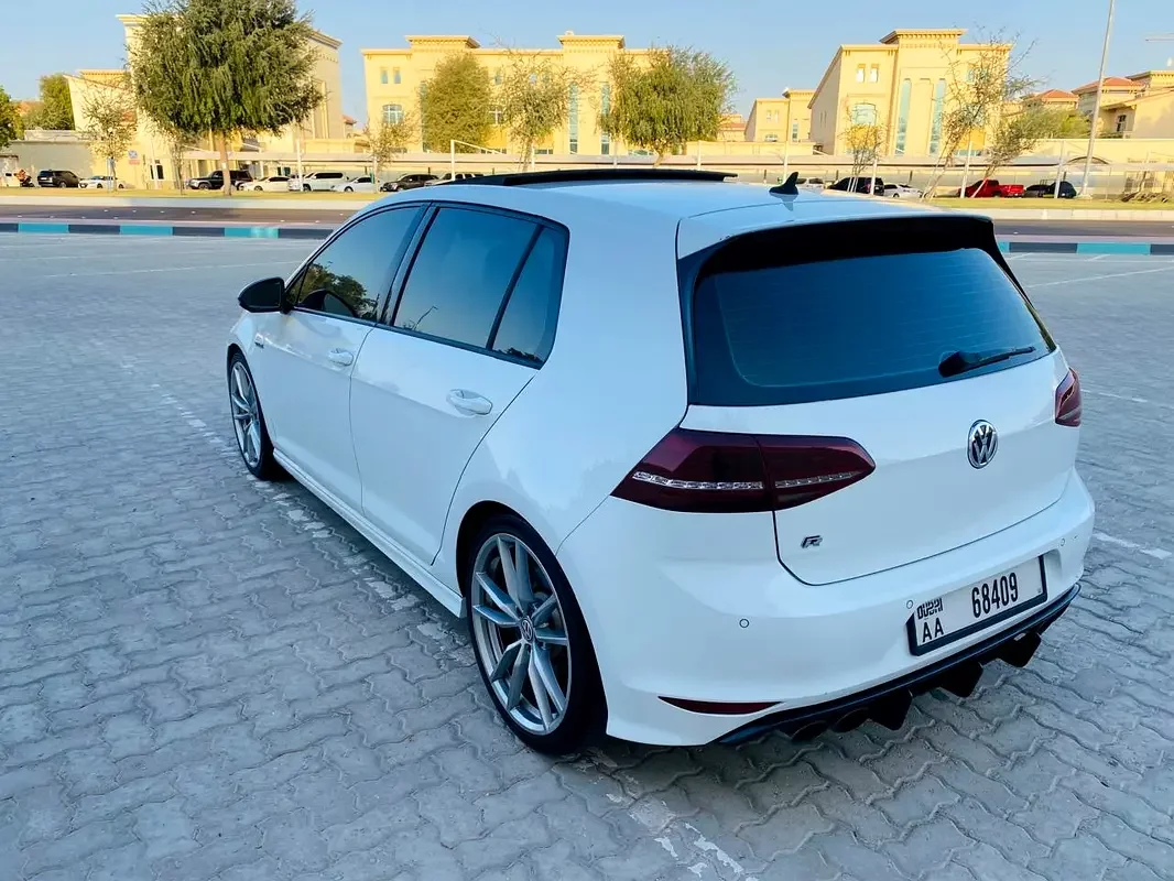 Volkswagen Golf R, 2016 — купить с доставкой из ОАЭ