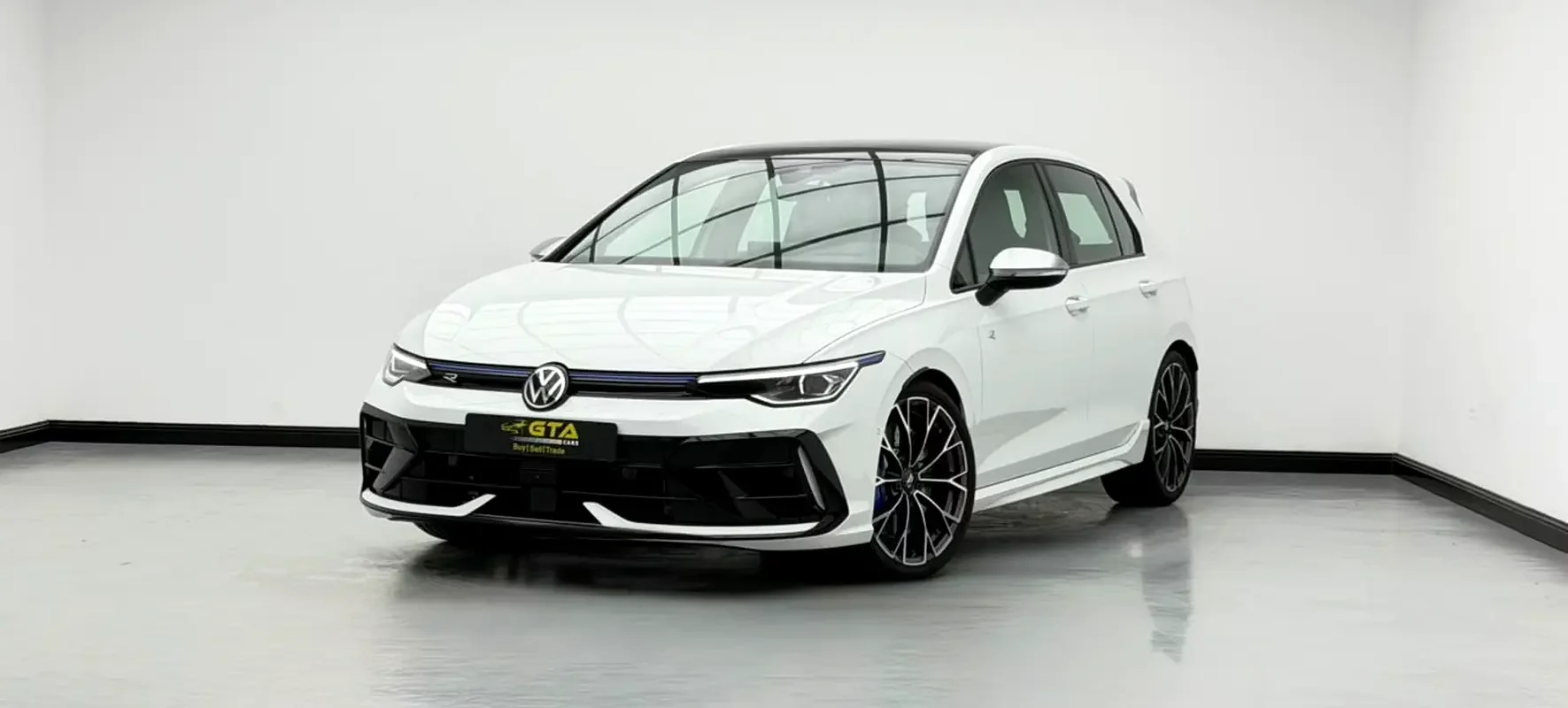 Volkswagen Golf R, 2025 — купить с доставкой из ОАЭ