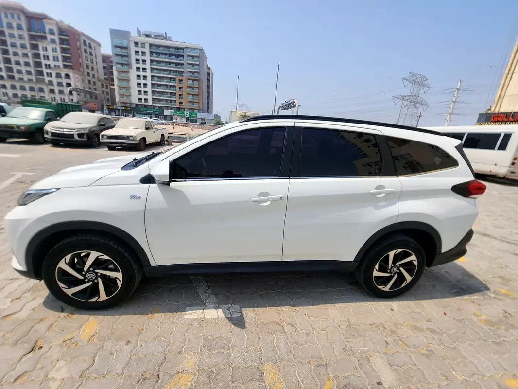 Toyota Rush, 2023 — купить с доставкой из ОАЭ