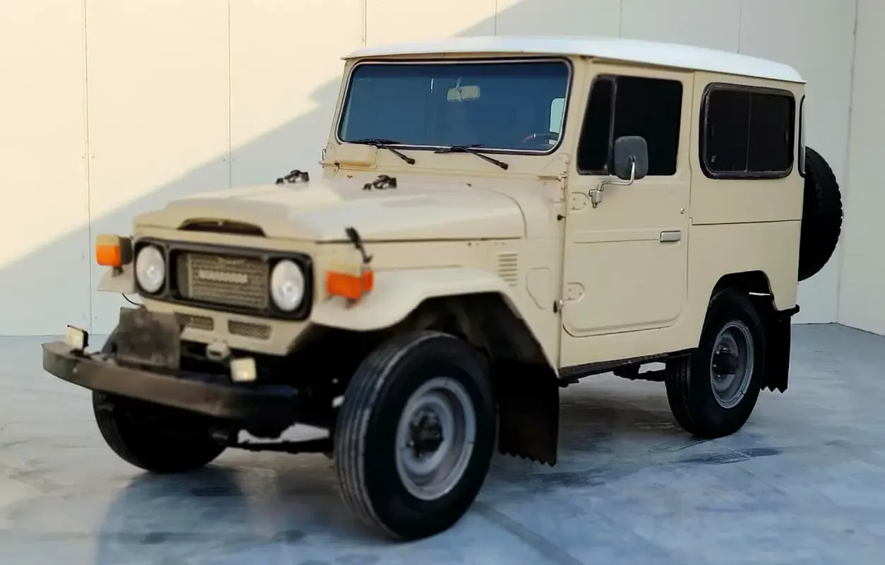 Toyota FJ Cruiser, 1983 — купить с доставкой из ОАЭ