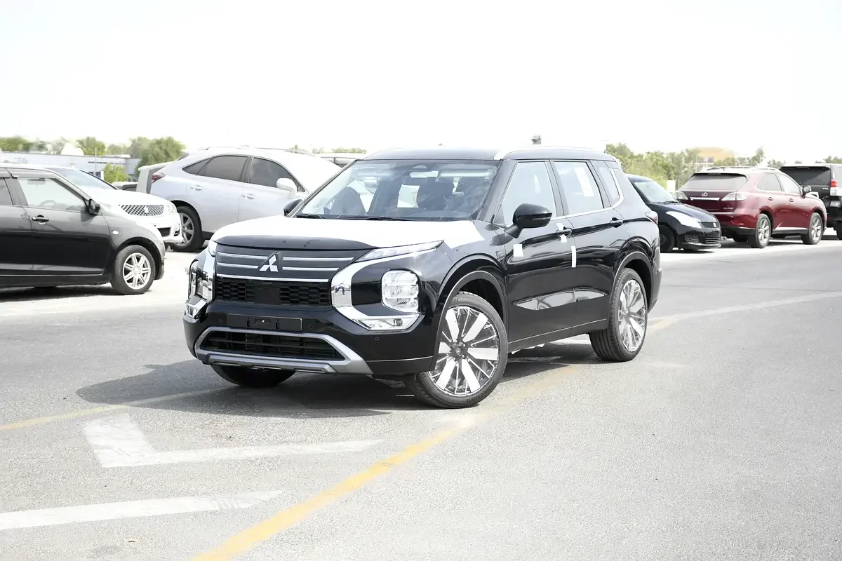 Mitsubishi Outlander, 2026 — купить с доставкой из ОАЭ