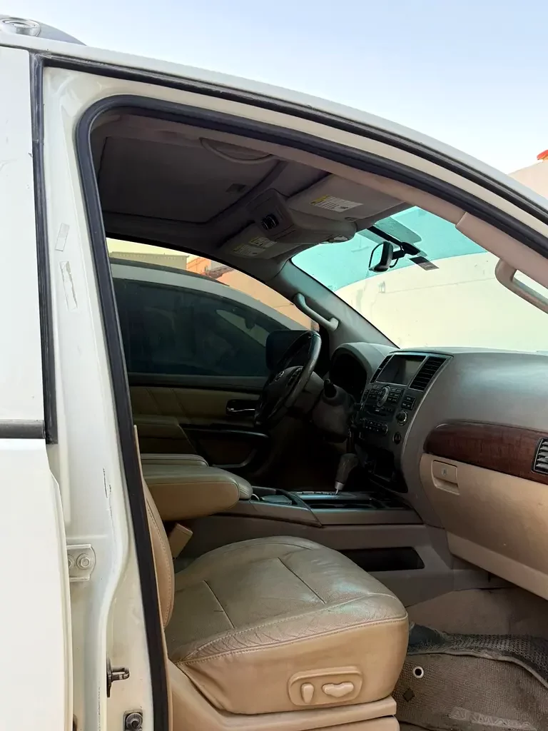 Nissan Armada, 2015 — купить с доставкой из ОАЭ