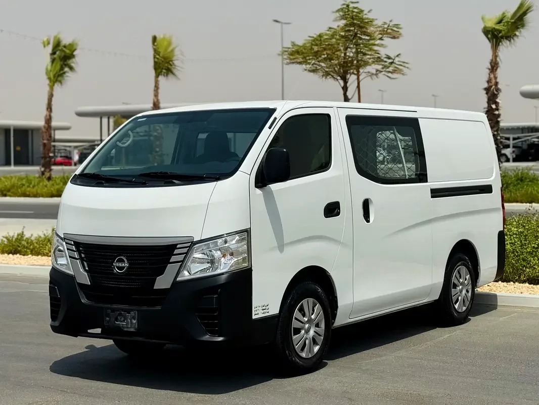 Nissan Urvan, 2023 — купить с доставкой из ОАЭ