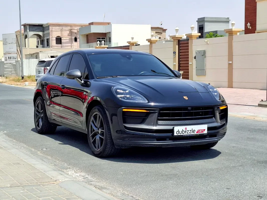 Porsche Macan, 2023 — купить с доставкой из ОАЭ