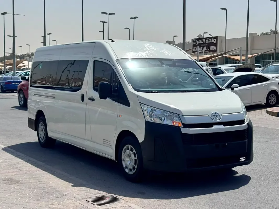 Toyota Hiace, 2022 — купить с доставкой из ОАЭ
