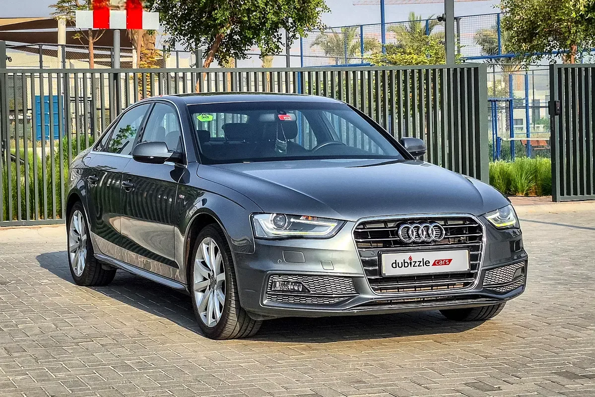 Audi A4, 2016 — купить с доставкой из ОАЭ