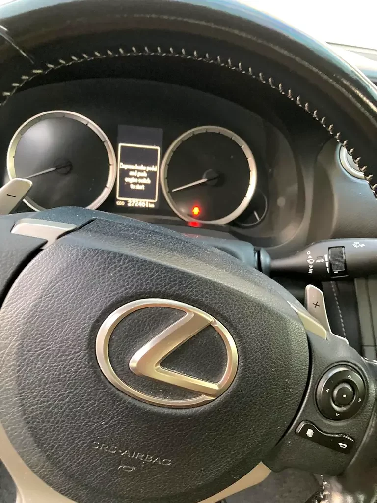 Lexus IS-Series, 2016 — купить с доставкой из ОАЭ