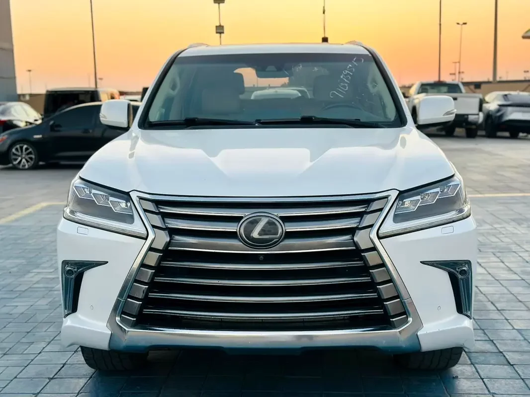 Lexus LX-Series, 2018 — купить с доставкой из ОАЭ