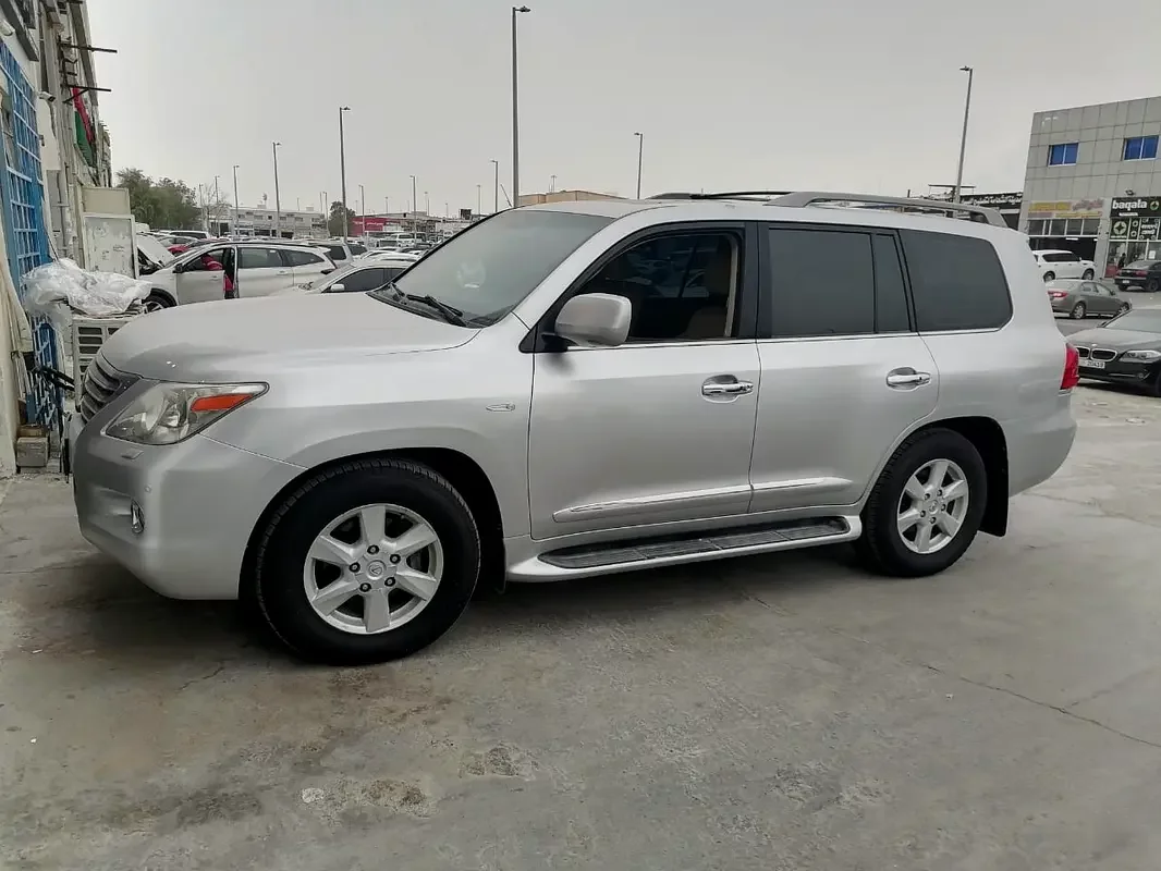 Lexus LX-Series, 2010 — купить с доставкой из ОАЭ