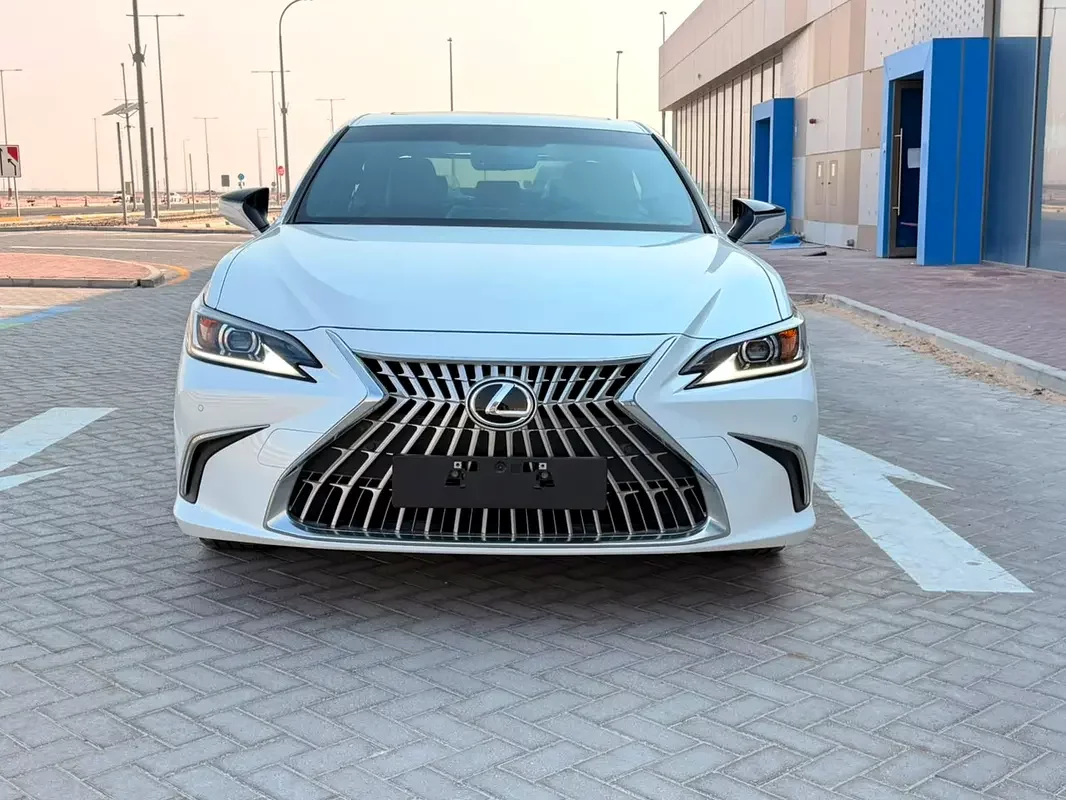 Lexus ES-Series, 2025 — купить с доставкой из ОАЭ