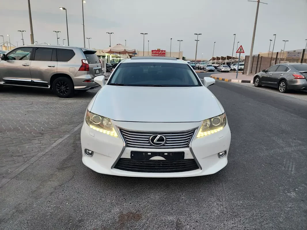 Lexus ES-Series, 2014 — купить с доставкой из ОАЭ