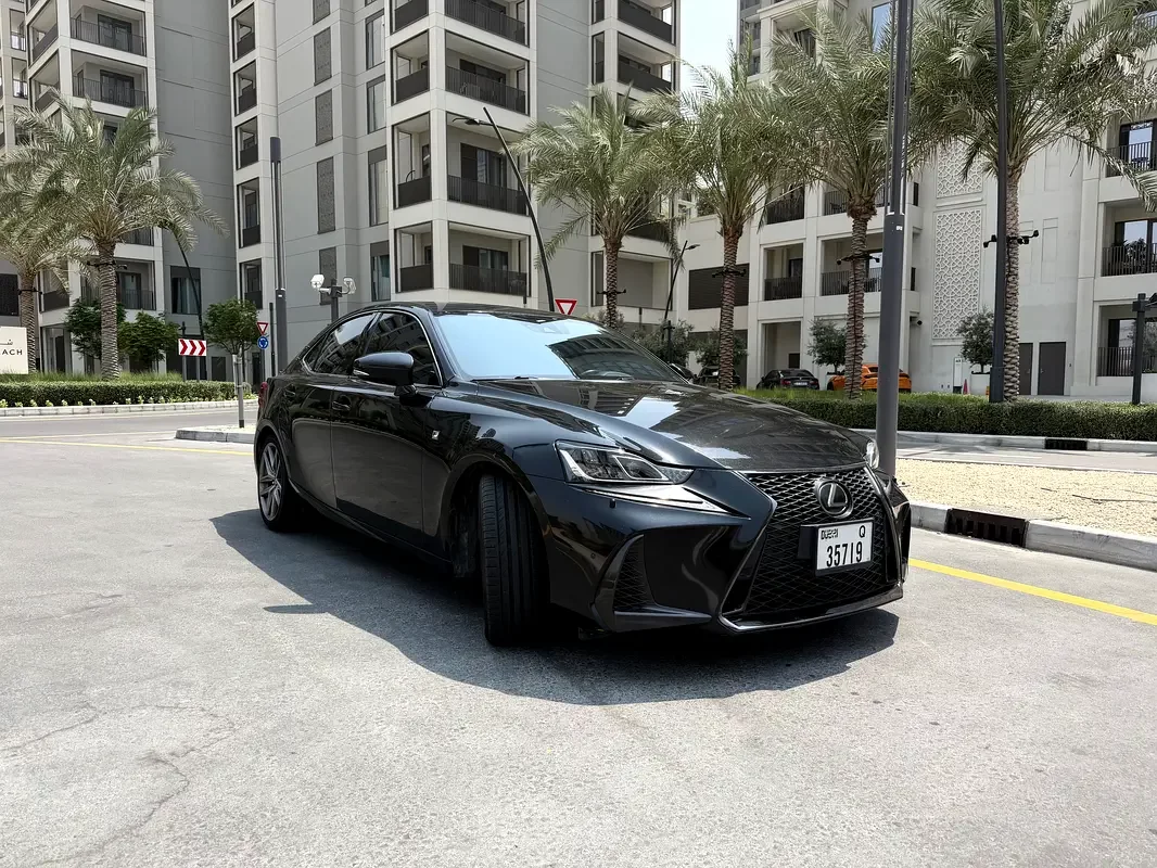 Lexus IS-Series, 2017 — купить с доставкой из ОАЭ