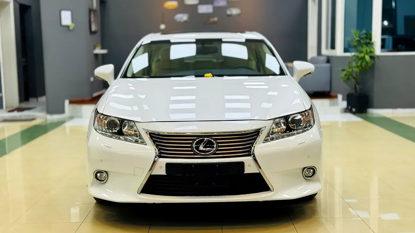Lexus ES-Series, 2015 — купить с доставкой из ОАЭ