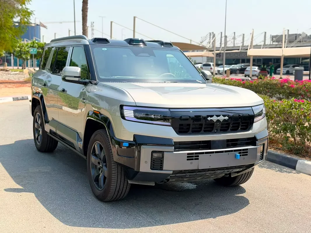 BYD Leopard 8
