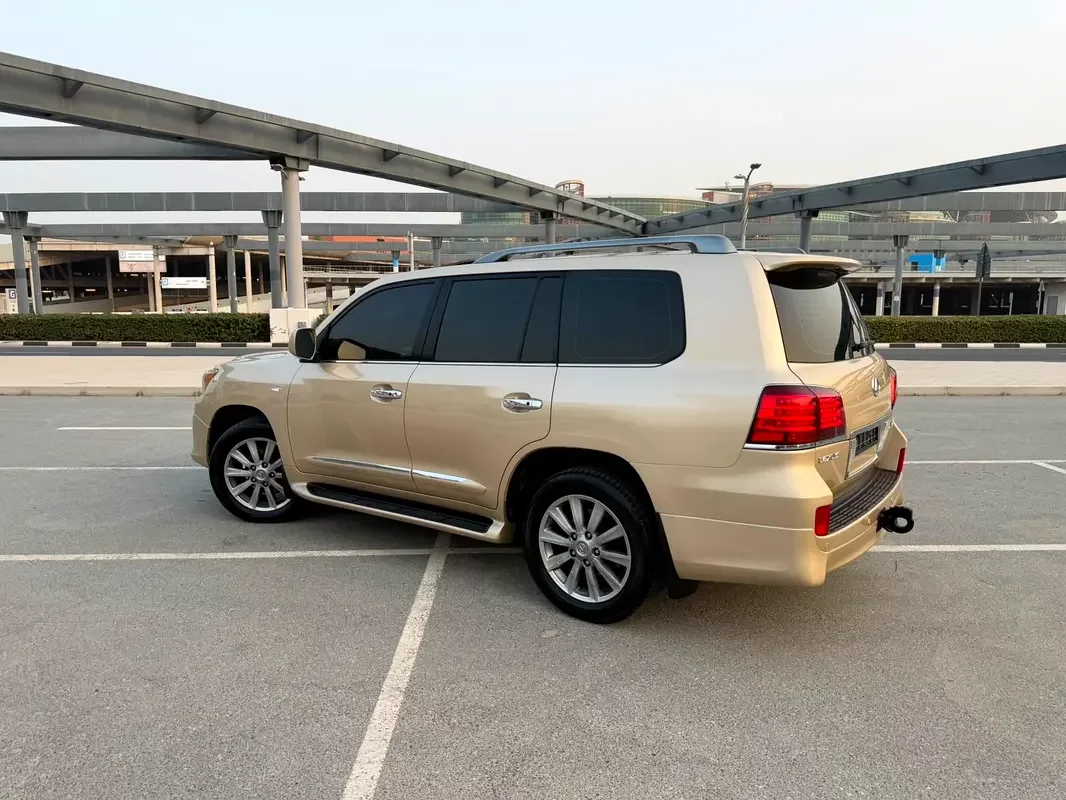 Lexus LX-Series, 2011 — купить с доставкой из ОАЭ
