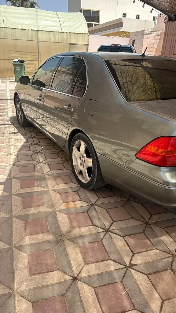 Lexus LS-Series, 2002 — купить с доставкой из ОАЭ