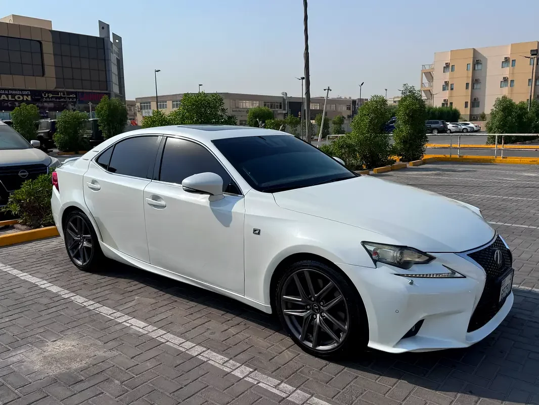 Lexus IS-Series, 2016 — купить с доставкой из ОАЭ