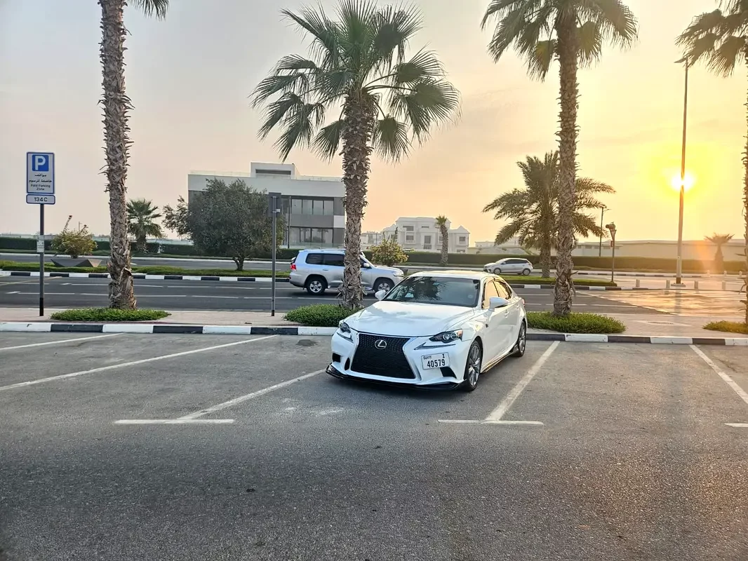 Lexus IS-Series, 2015 — купить с доставкой из ОАЭ