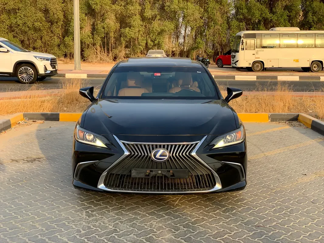 Lexus ES-Series, 2023 — купить с доставкой из ОАЭ