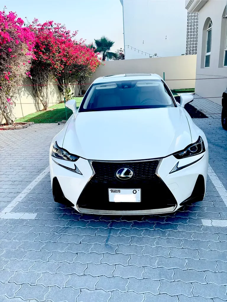 Lexus IS-Series, 2017 — купить с доставкой из ОАЭ
