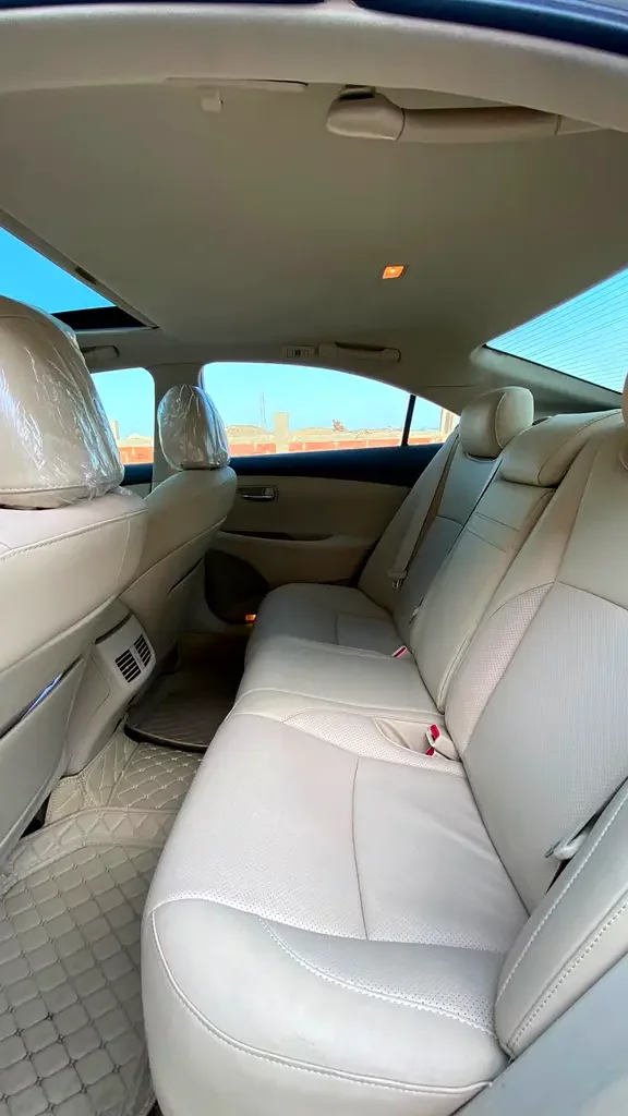 Lexus ES-Series, 2010 — купить с доставкой из ОАЭ