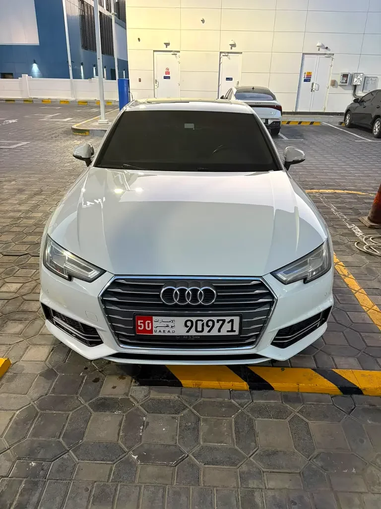 Audi A4, 2018 — купить с доставкой из ОАЭ