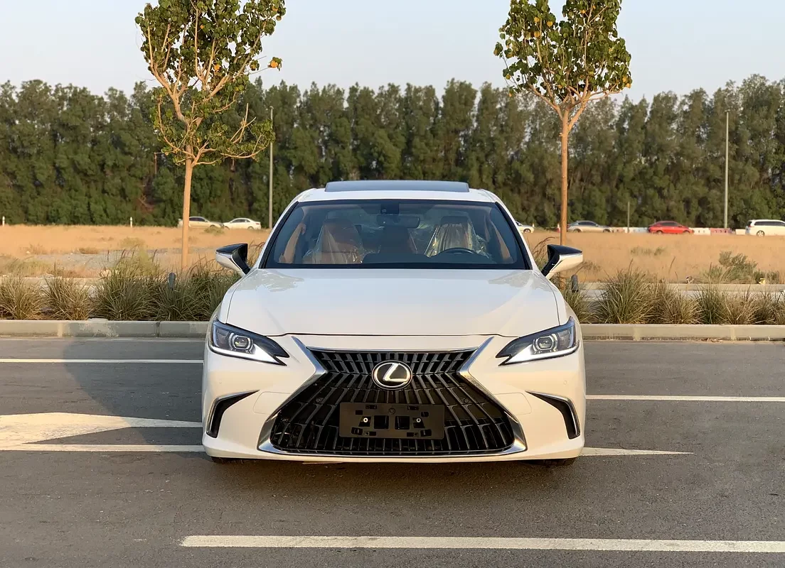 Lexus ES-Series, 2023 — купить с доставкой из ОАЭ