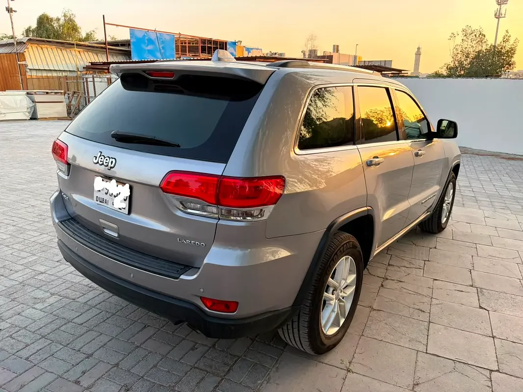 Jeep Grand Cherokee, 2018 — купить с доставкой из ОАЭ