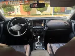 Infiniti QX70