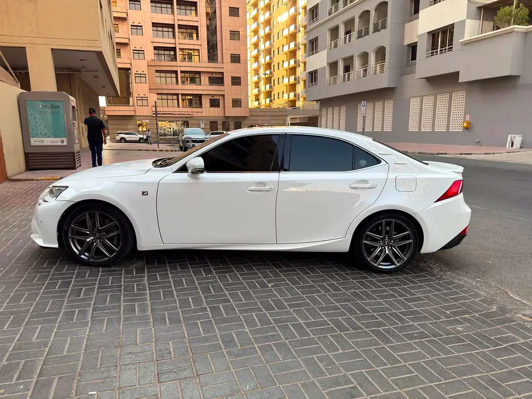Lexus IS-Series, 2016 — купить с доставкой из ОАЭ