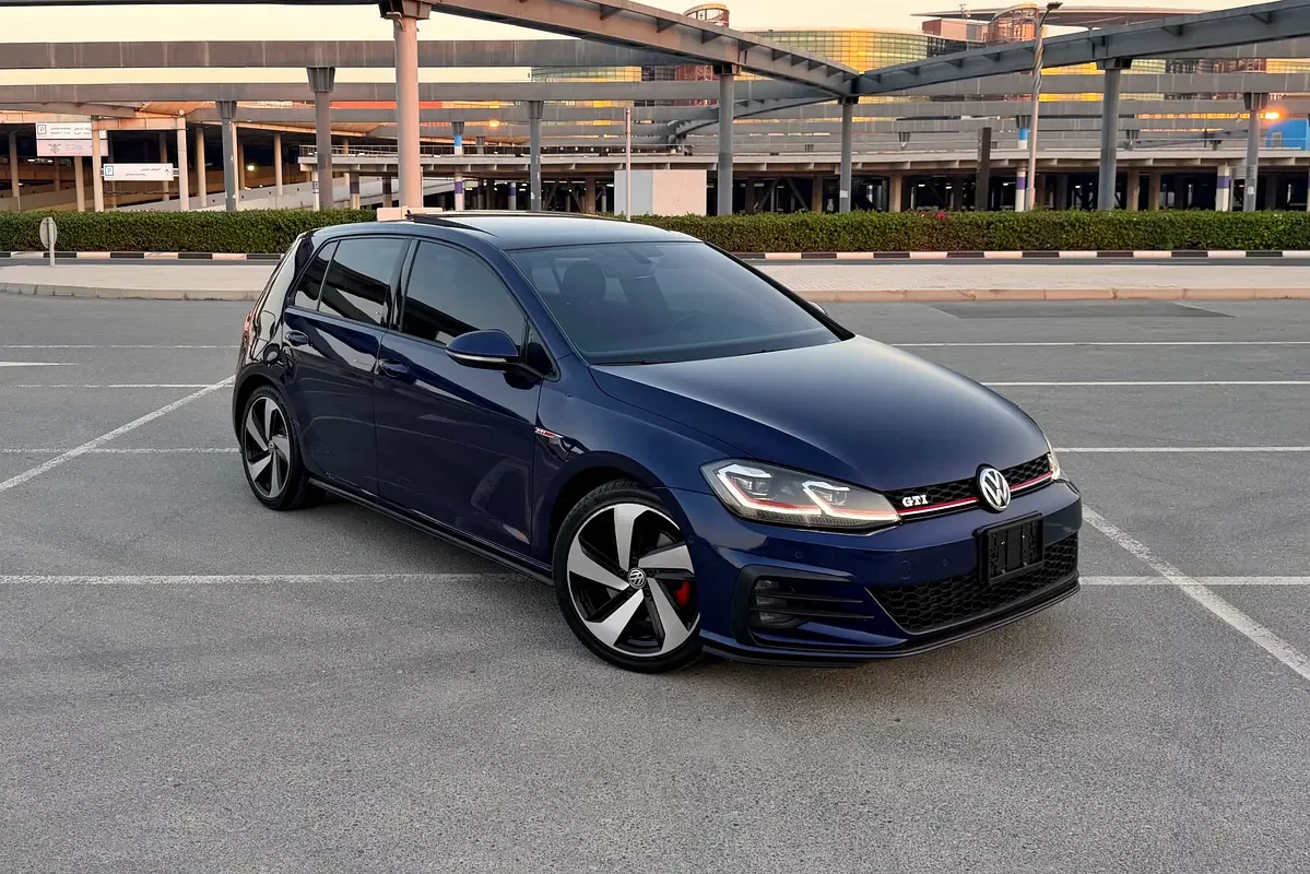 Volkswagen Golf, 2018 — купить с доставкой из ОАЭ