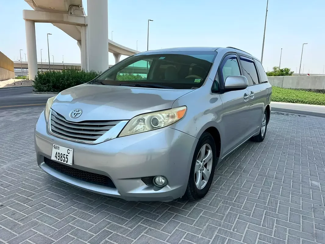 Toyota Sienna, 2012 — купить с доставкой из ОАЭ